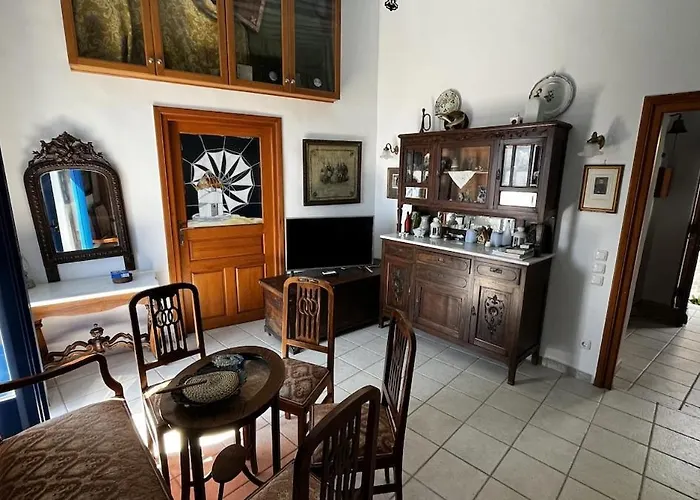 Camaraki Capitano House , Chora